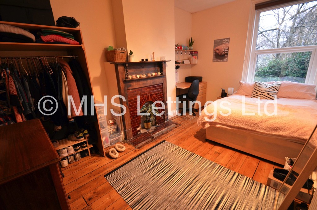 Photo of 7 Bedroom End Terraced House in 11 Buckingham Mount, Leeds, LS6 1DN