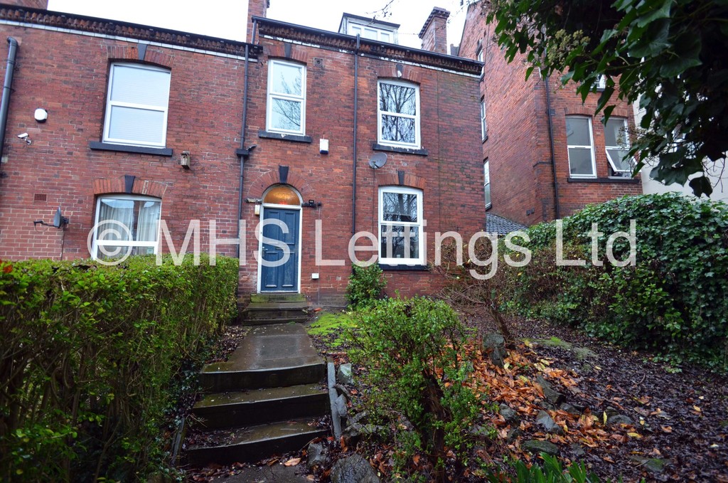 Photo of 7 Bedroom End Terraced House in 11 Buckingham Mount, Leeds, LS6 1DN
