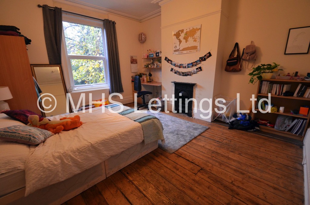 Photo of 7 Bedroom End Terraced House in 11 Buckingham Mount, Leeds, LS6 1DN