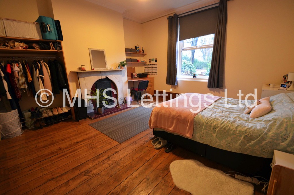 Photo of 7 Bedroom End Terraced House in 11 Buckingham Mount, Leeds, LS6 1DN
