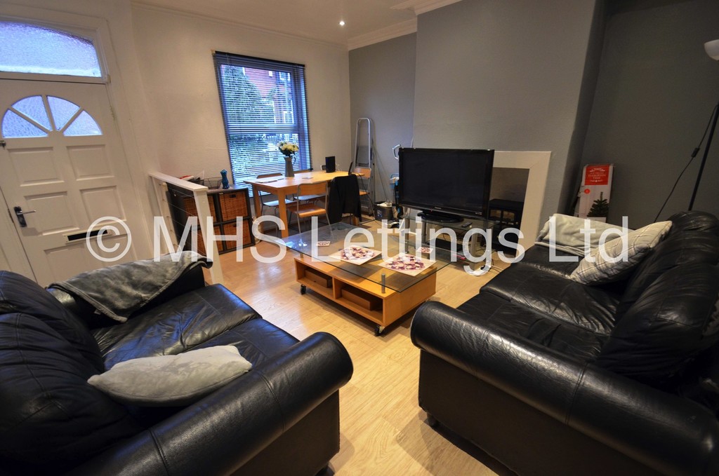 Photo of 3 Bedroom Mid Terraced House in 4 Granby Terrace, Leeds, LS6 3BB