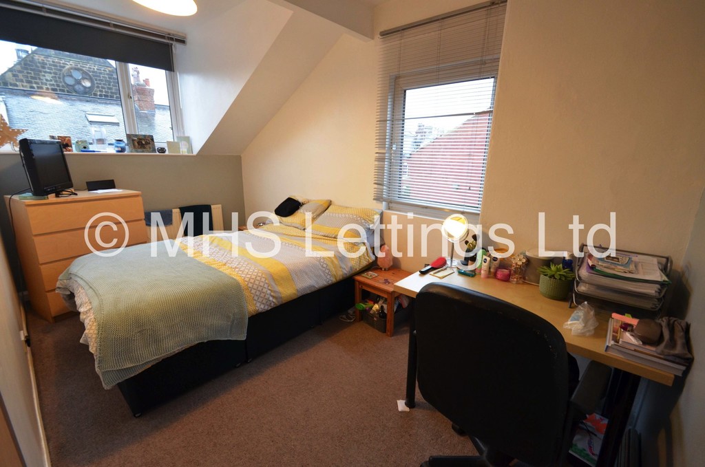 Photo of 3 Bedroom Mid Terraced House in 4 Granby Terrace, Leeds, LS6 3BB