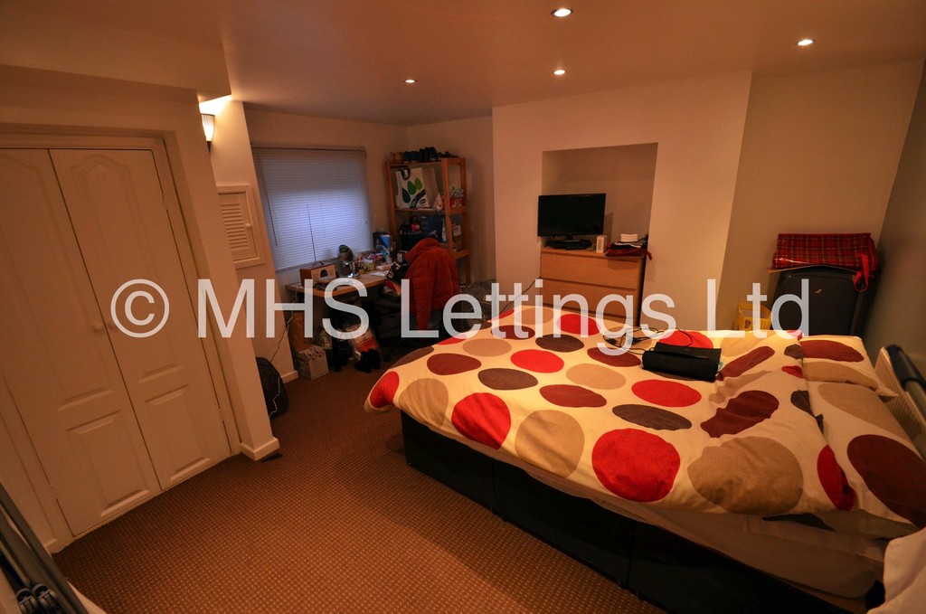 Photo of 3 Bedroom Mid Terraced House in 4 Granby Terrace, Leeds, LS6 3BB