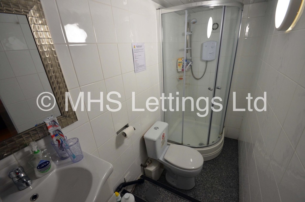 Photo of 3 Bedroom Mid Terraced House in 4 Granby Terrace, Leeds, LS6 3BB