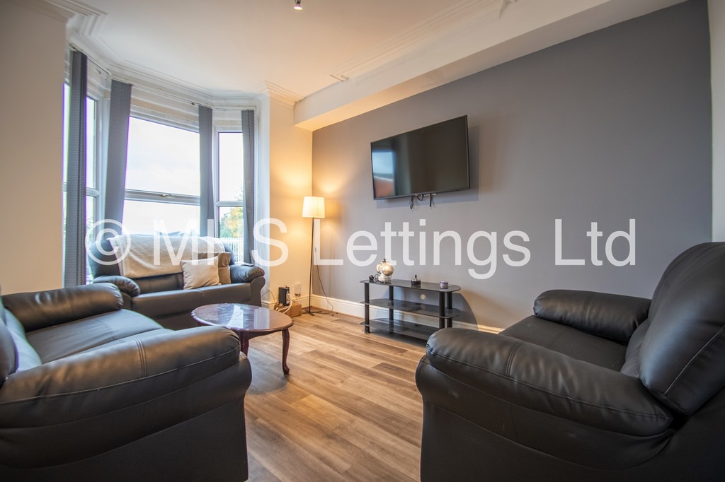 Photo of 6 Bedroom Mid Terraced House in 14 Ashville View, Leeds, LS6 1LT