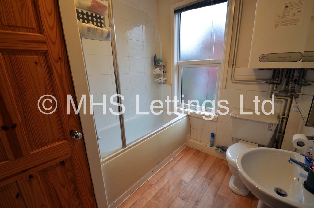Photo of 4 Bedroom Mid Terraced House in 4 Granby Terrace, Leeds, LS6 3BB