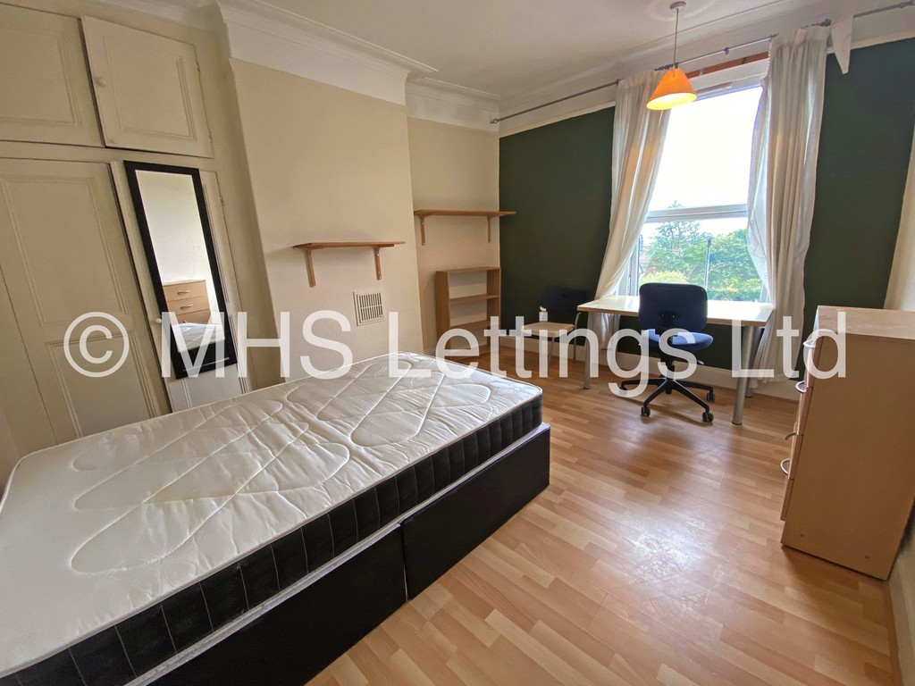 Photo of 9 Bedroom Mid Terraced House in 31 Manor Terrace, Leeds, LS6 1BU