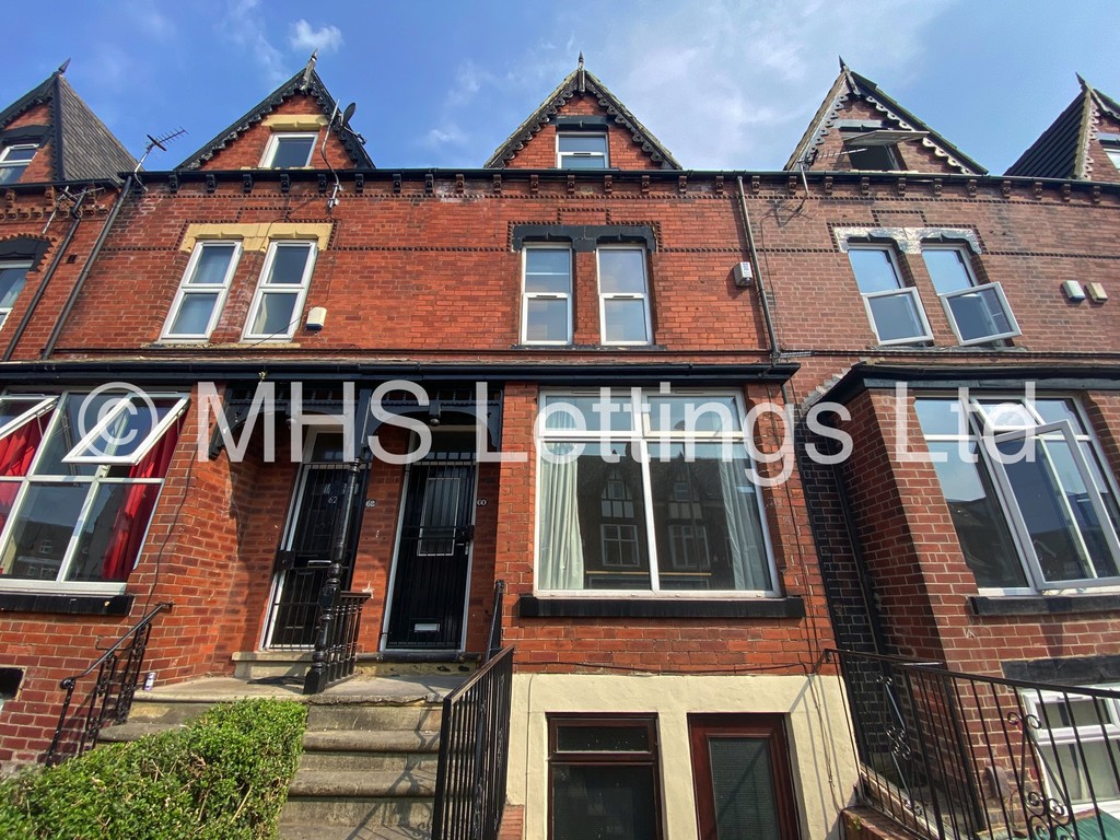 Photo of 8 Bedroom Mid Terraced House in 60 Brudenell Mount, Leeds, LS6 1HS