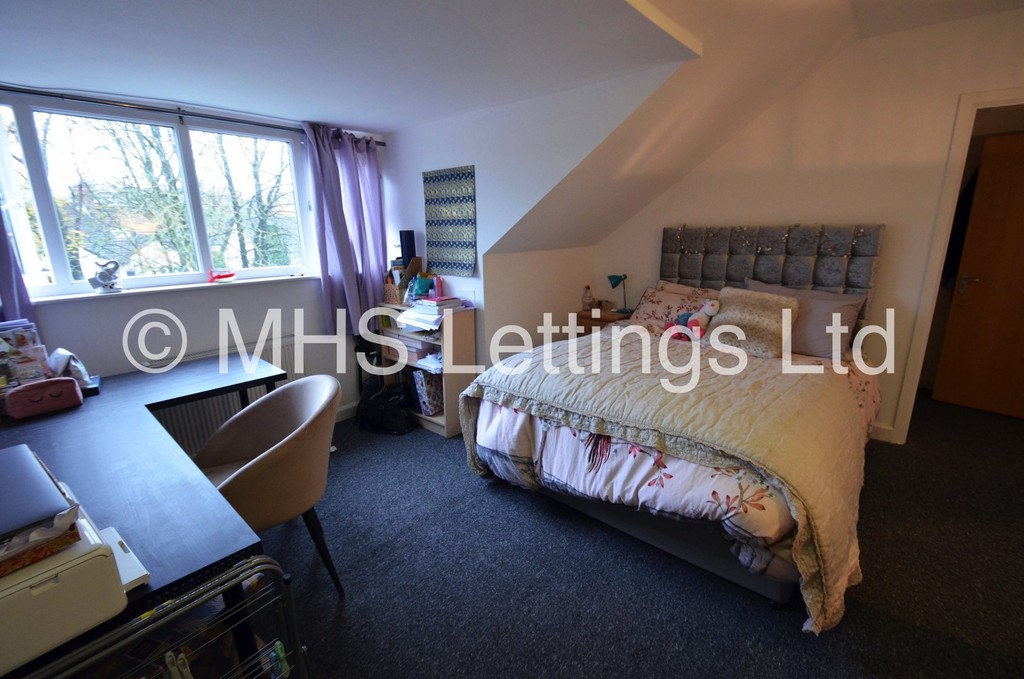 Photo of 5 Bedroom Semi-Detached House in 152 Otley Road, Leeds, LS16 5JX