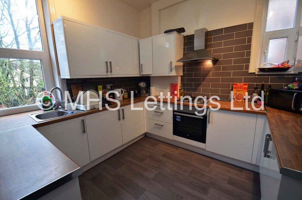Photo of 5 Bedroom Semi-Detached House in 152 Otley Road, Leeds, LS16 5JX
