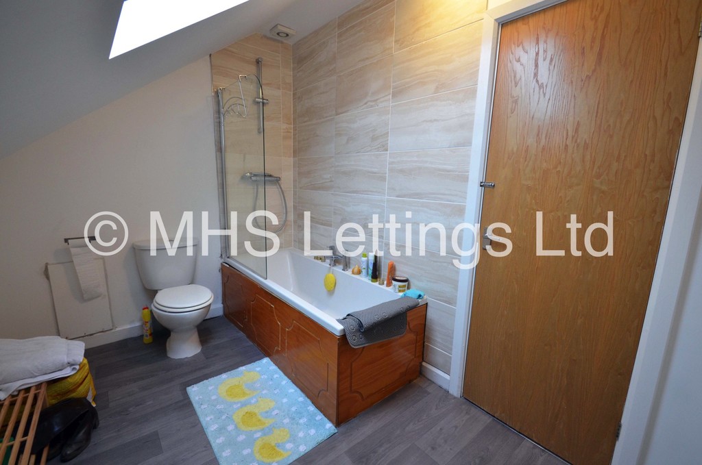 Photo of 5 Bedroom Semi-Detached House in 152 Otley Road, Leeds, LS16 5JX