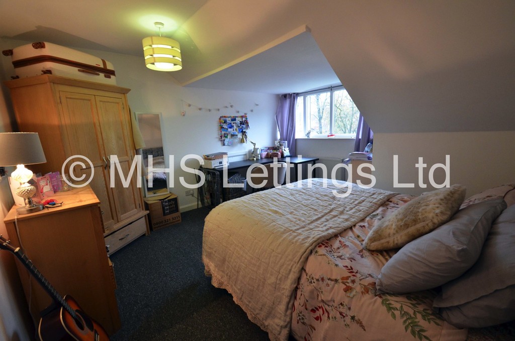 Photo of 5 Bedroom Semi-Detached House in 152 Otley Road, Leeds, LS16 5JX