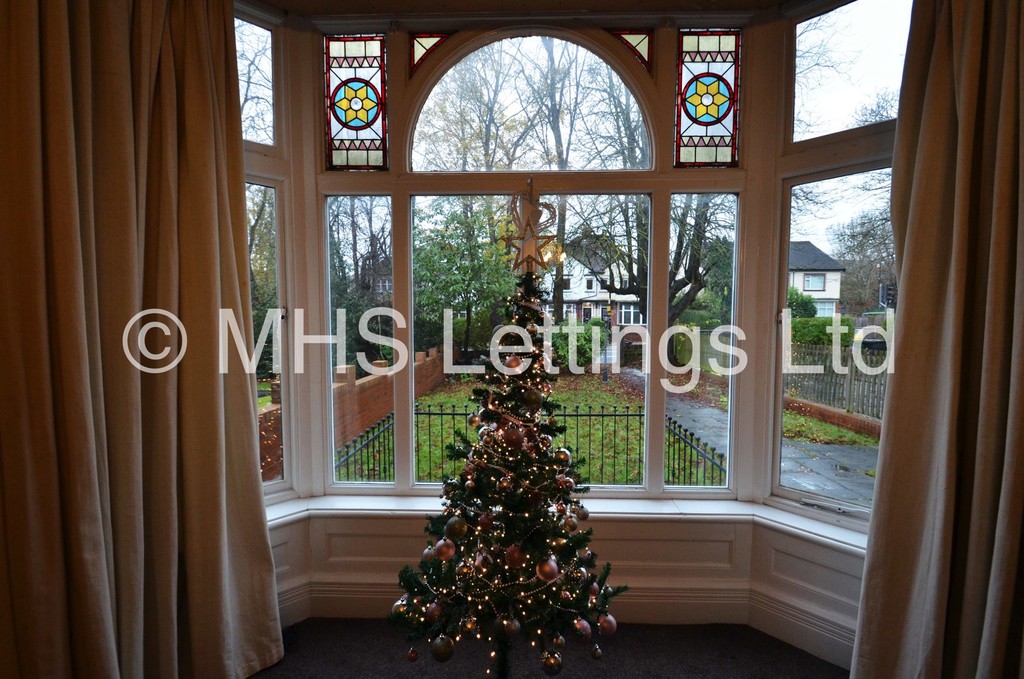 Photo of 2 Bedroom Semi-Detached House in 152a Otley Road, Leeds, LS16 5JX