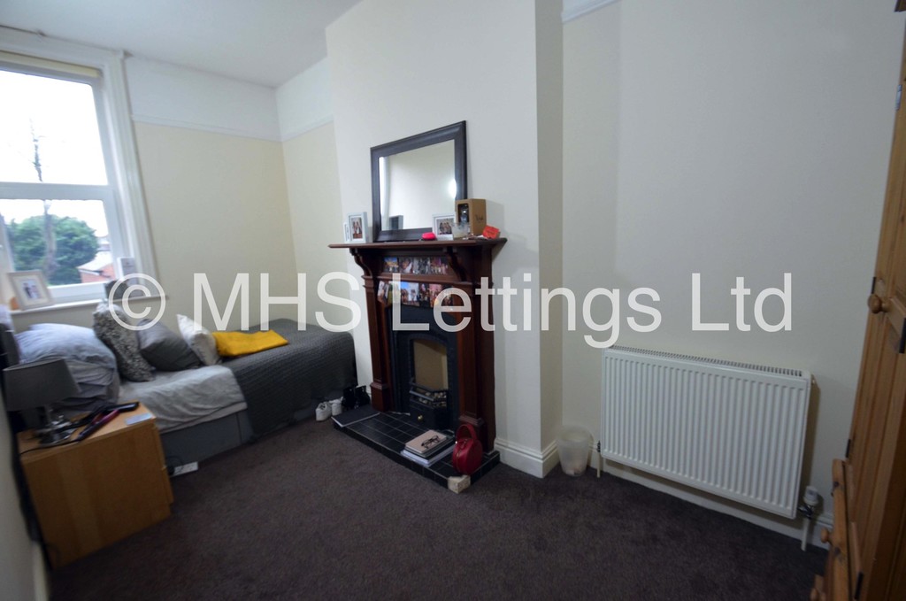 Photo of 2 Bedroom Semi-Detached House in 152a Otley Road, Leeds, LS16 5JX