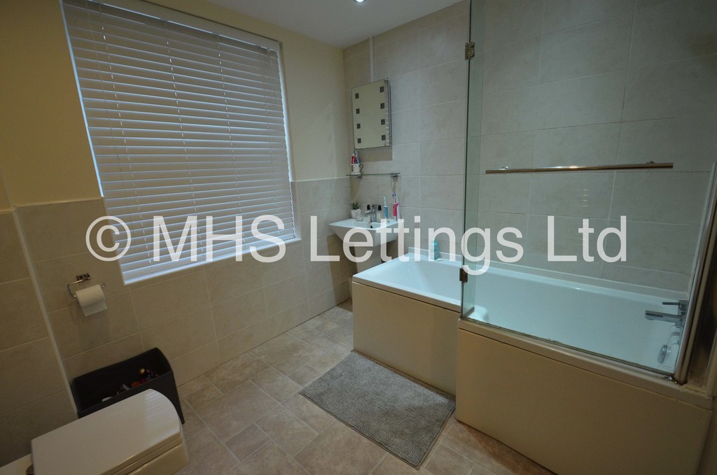 Photo of 2 Bedroom Semi-Detached House in 152a Otley Road, Leeds, LS16 5JX