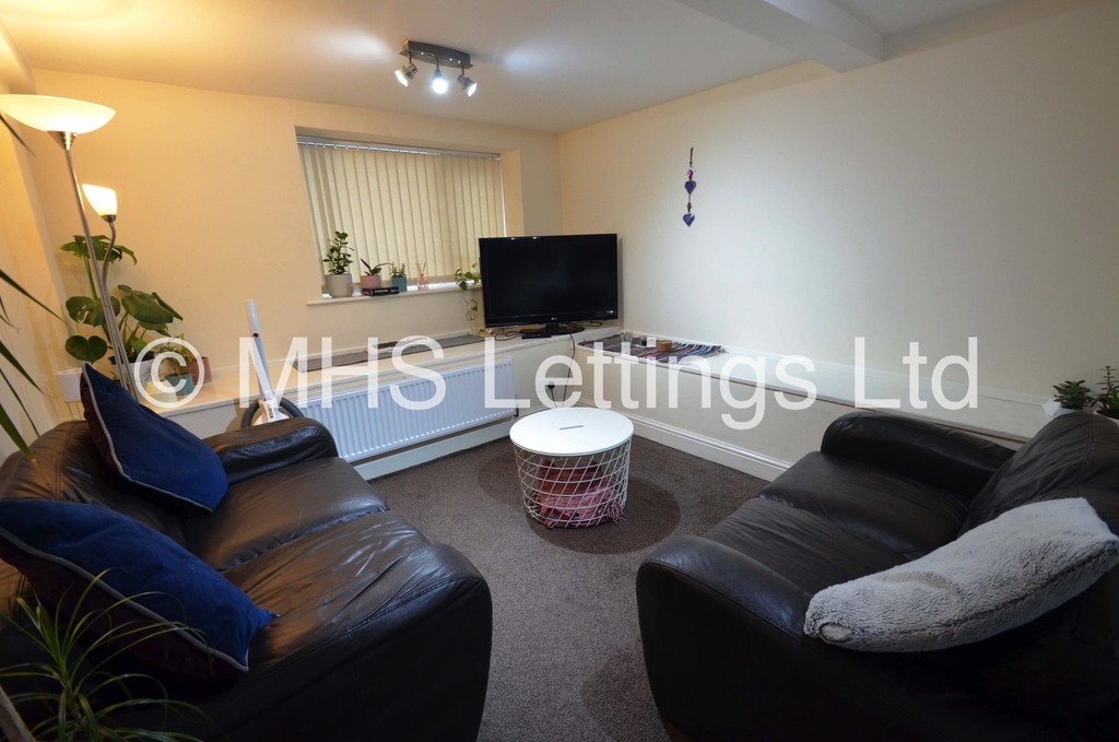 Photo of 2 Bedroom Semi-Detached House in 152a Otley Road, Leeds, LS16 5JX