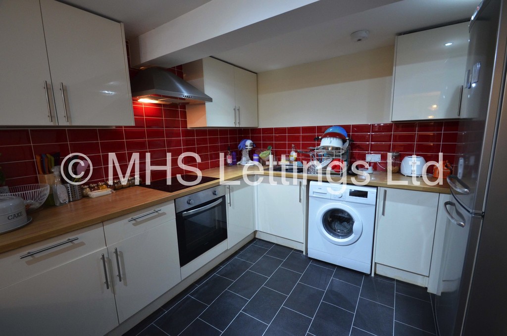 Photo of 2 Bedroom Semi-Detached House in 152a Otley Road, Leeds, LS16 5JX