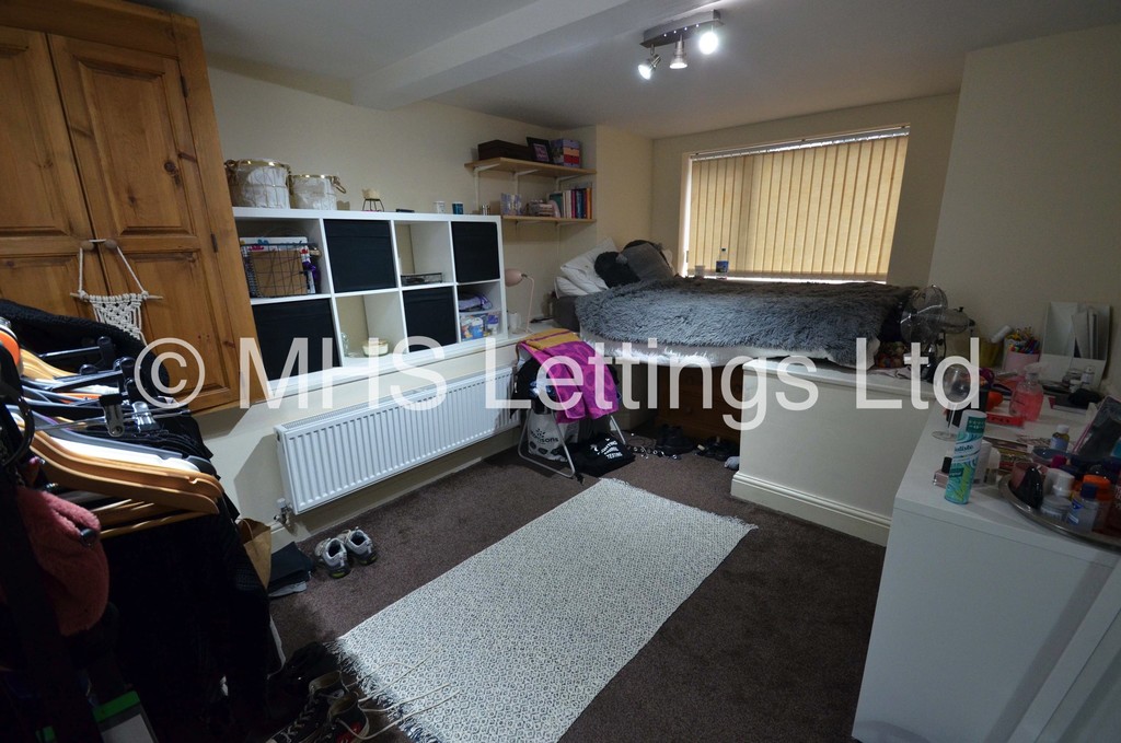 Photo of 2 Bedroom Semi-Detached House in 152a Otley Road, Leeds, LS16 5JX