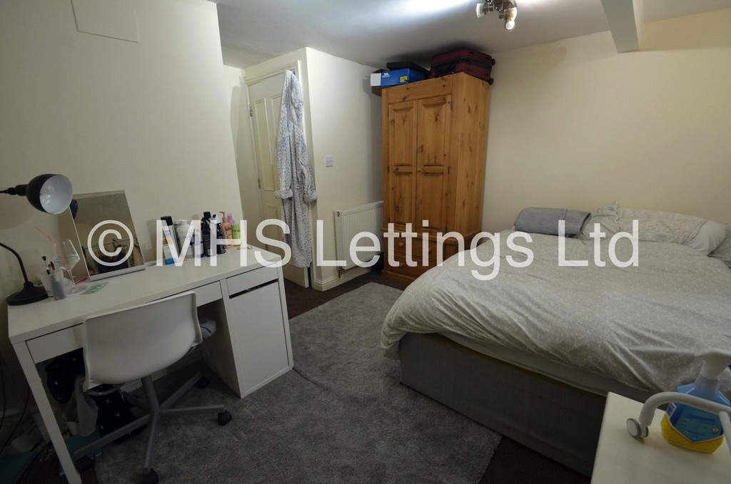 Photo of 2 Bedroom Semi-Detached House in 152a Otley Road, Leeds, LS16 5JX