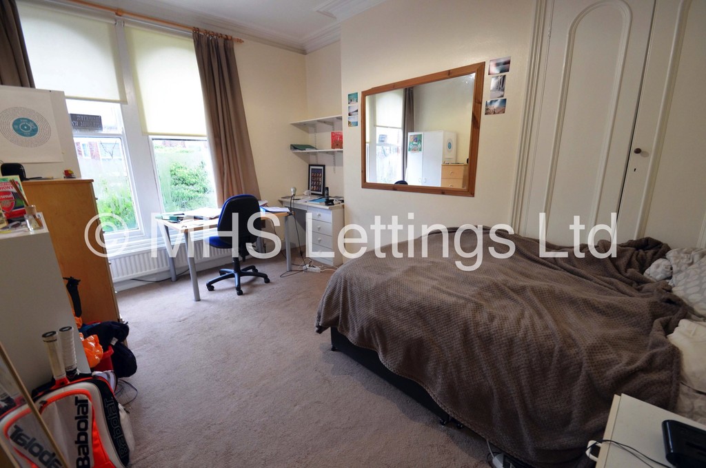 Photo of 7 Bedroom Mid Terraced House in 27 St. Michaels Road, Leeds, LS6 3BG