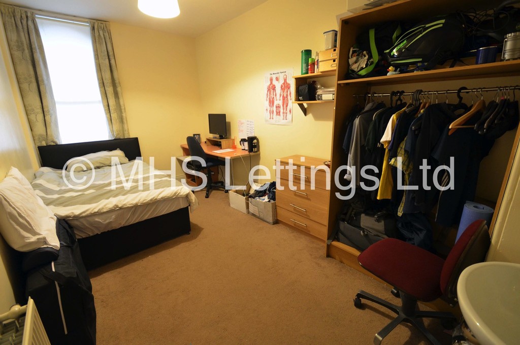 Photo of 7 Bedroom Mid Terraced House in 27 St. Michaels Road, Leeds, LS6 3BG