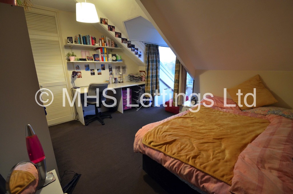 Photo of 7 Bedroom Mid Terraced House in 27 St. Michaels Road, Leeds, LS6 3BG