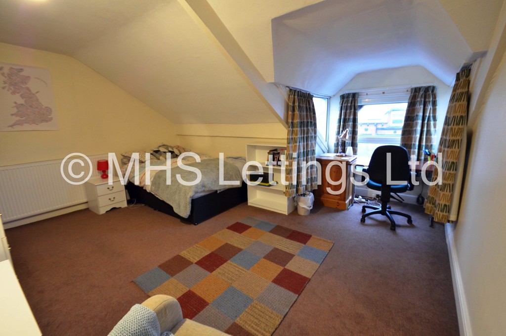 Photo of 7 Bedroom Mid Terraced House in 27 St. Michaels Road, Leeds, LS6 3BG
