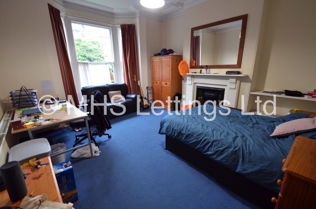 Photo of 7 Bedroom Mid Terraced House in 27 St. Michaels Road, Leeds, LS6 3BG