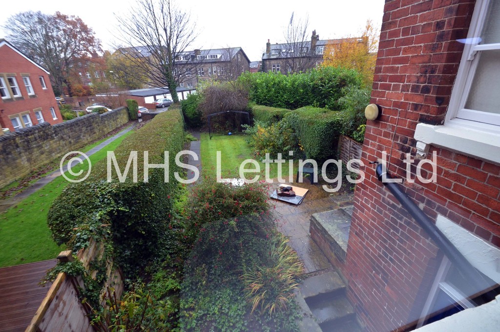 Photo of 7 Bedroom Mid Terraced House in 27 St. Michaels Road, Leeds, LS6 3BG
