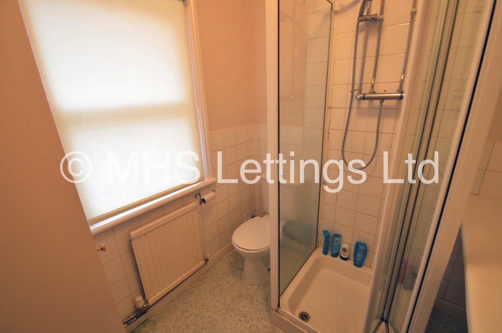 Photo of 7 Bedroom Mid Terraced House in 27 St. Michaels Road, Leeds, LS6 3BG