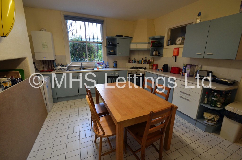 Photo of 7 Bedroom Mid Terraced House in 27 St. Michaels Road, Leeds, LS6 3BG
