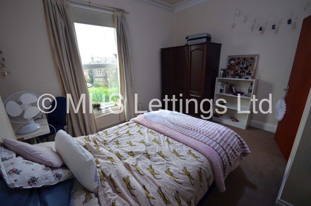 Photo of 7 Bedroom Mid Terraced House in 27 St. Michaels Road, Leeds, LS6 3BG