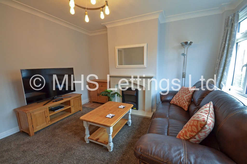 Photo of 2 Bedroom Mid Terraced House in 40 Welton Mount, Leeds, LS6 1ET