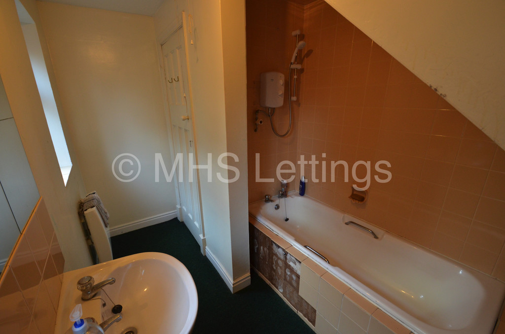 Photo of 1 Bedroom Ground Floor Flat in 129a Otley Road, Leeds, LS6 3PX