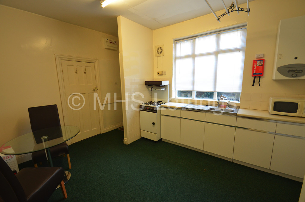 Photo of 1 Bedroom Ground Floor Flat in 129a Otley Road, Leeds, LS6 3PX