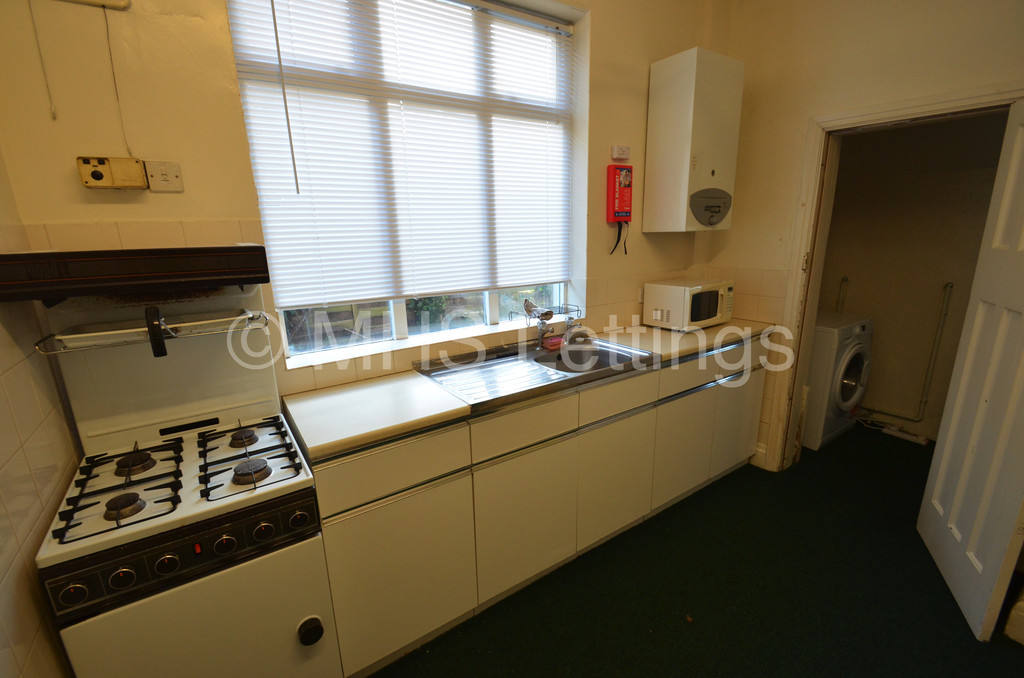 Photo of 1 Bedroom Ground Floor Flat in 129a Otley Road, Leeds, LS6 3PX