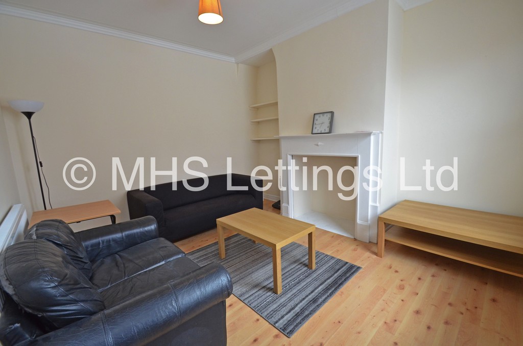 Photo of 2 Bedroom Mid Terraced House in 31 Autumn Grove, Leeds, LS6 1RL