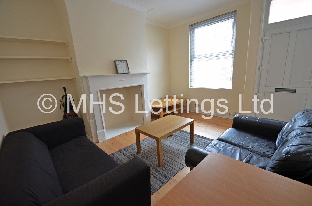 Photo of 2 Bedroom Mid Terraced House in 31 Autumn Grove, Leeds, LS6 1RL
