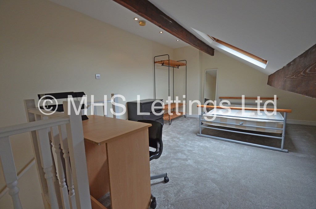 Photo of 2 Bedroom Mid Terraced House in 31 Autumn Grove, Leeds, LS6 1RL