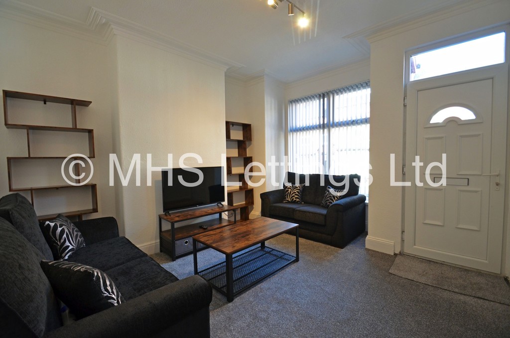 Photo of 4 Bedroom Mid Terraced House in 18 Hessle Terrace, Leeds, LS6 1EQ