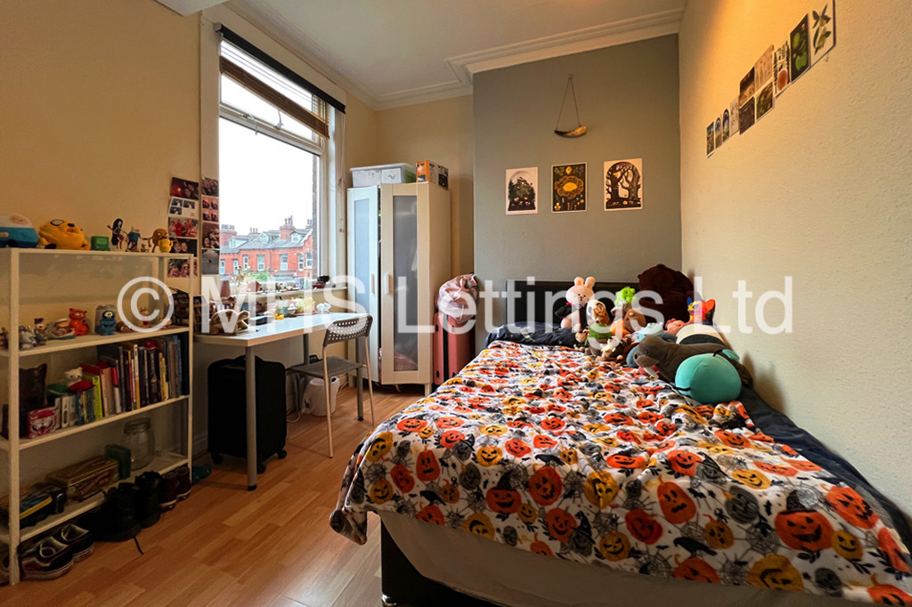 Photo of 5 Bedroom Mid Terraced House in 3 Lucas Street, Leeds, LS6 2JD