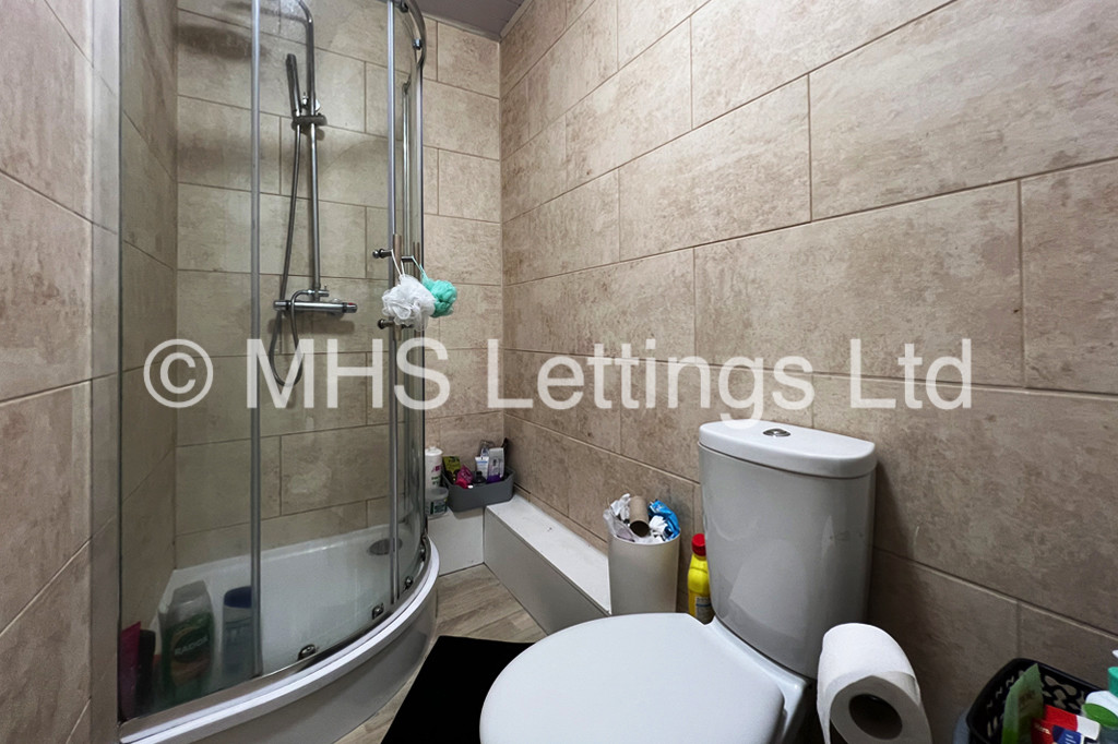 Photo of 5 Bedroom Mid Terraced House in 3 Lucas Street, Leeds, LS6 2JD