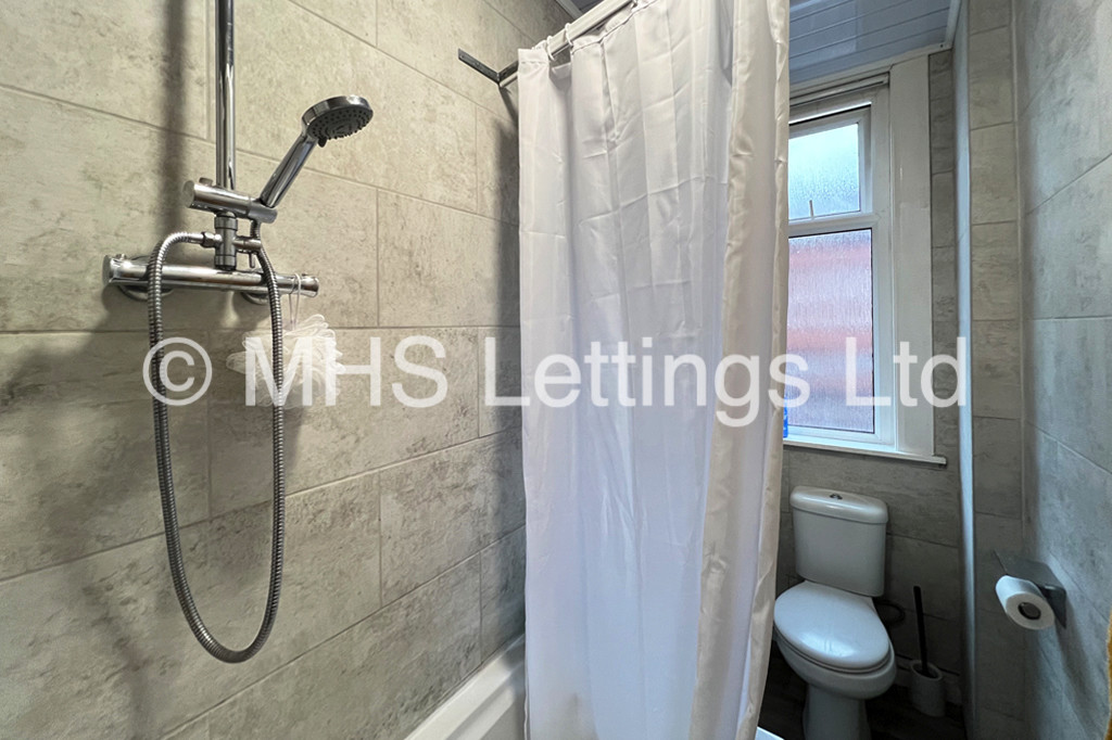 Photo of 5 Bedroom Mid Terraced House in 3 Lucas Street, Leeds, LS6 2JD