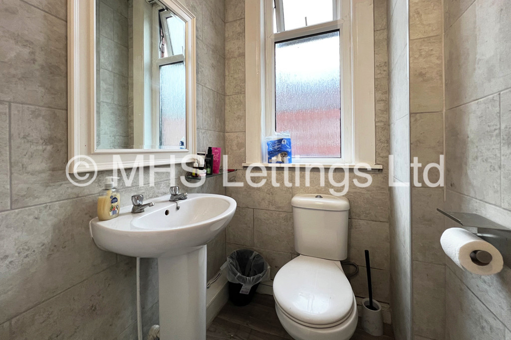 Photo of 5 Bedroom Mid Terraced House in 3 Lucas Street, Leeds, LS6 2JD