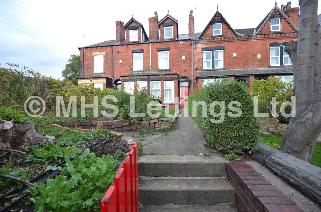 Photo of 5 Bedroom Mid Terraced House in 3 Lucas Street, Leeds, LS6 2JD
