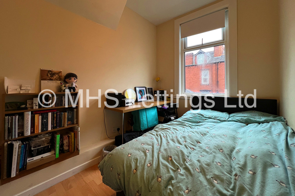 Photo of 5 Bedroom Mid Terraced House in 3 Lucas Street, Leeds, LS6 2JD