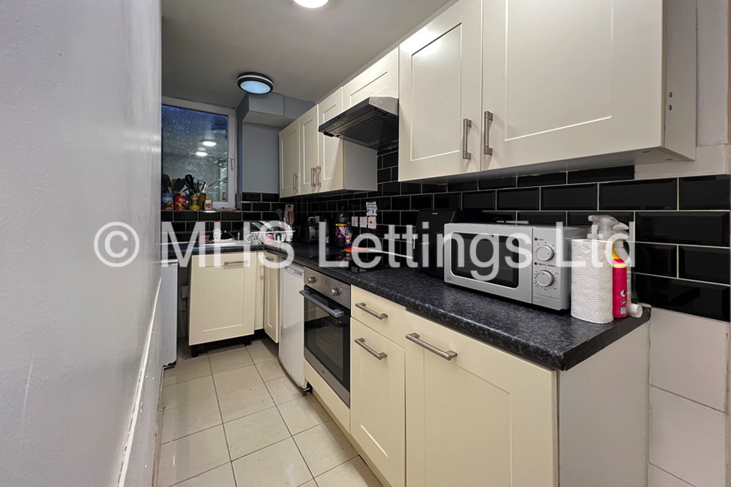 Photo of 5 Bedroom Mid Terraced House in 3 Lucas Street, Leeds, LS6 2JD