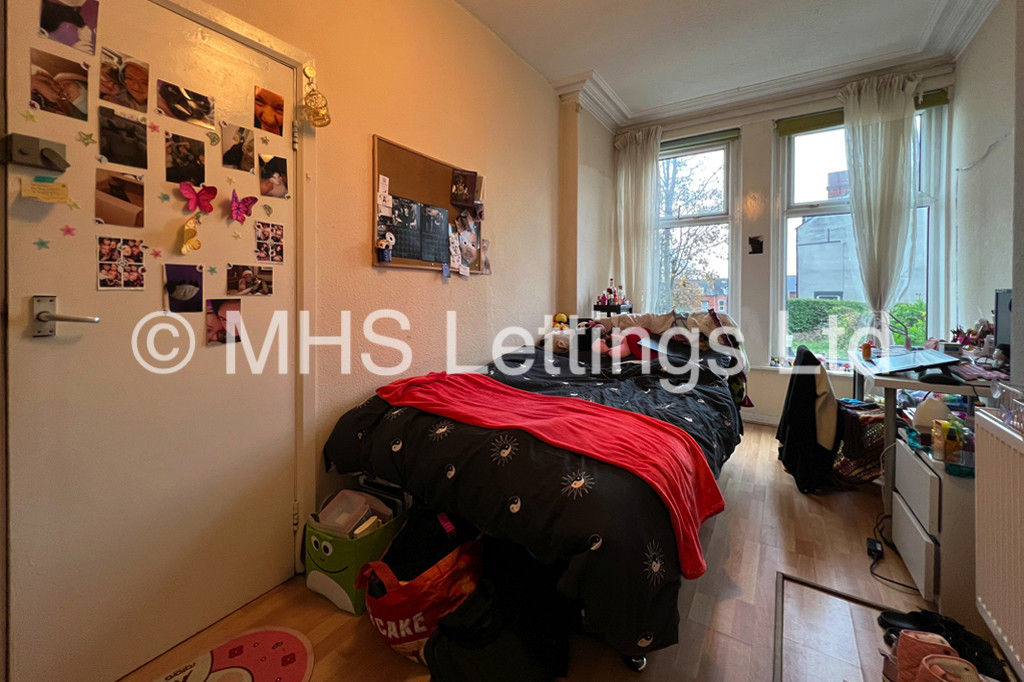 Photo of 5 Bedroom Mid Terraced House in 3 Lucas Street, Leeds, LS6 2JD
