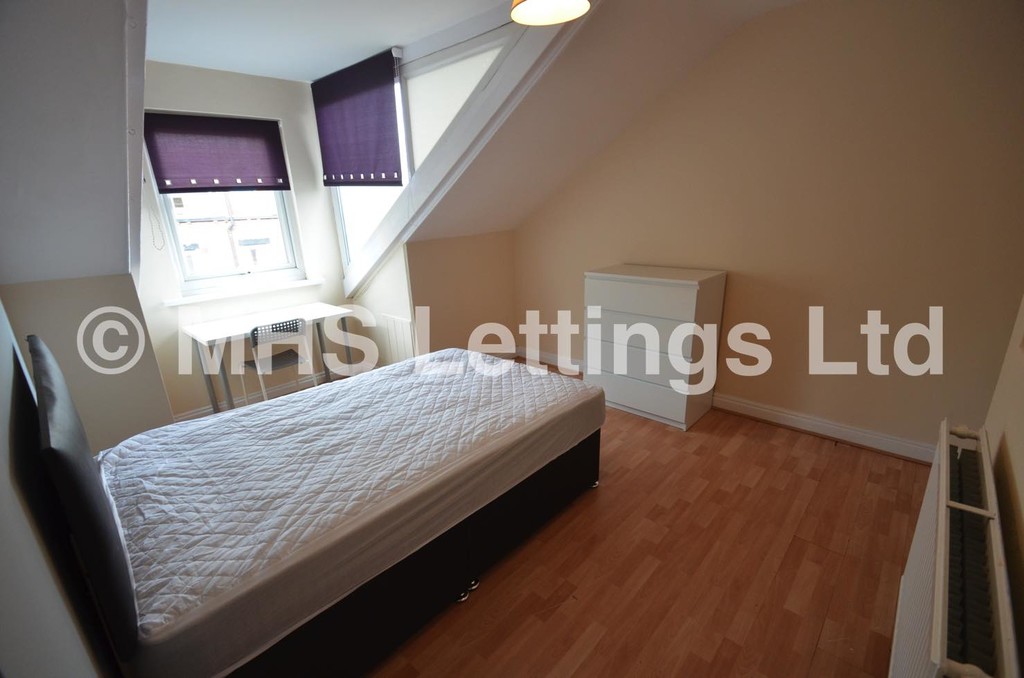 Photo of 5 Bedroom Mid Terraced House in 3 Lucas Street, Leeds, LS6 2JD