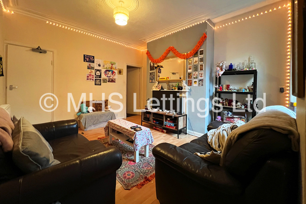 Photo of 5 Bedroom Mid Terraced House in 3 Lucas Street, Leeds, LS6 2JD